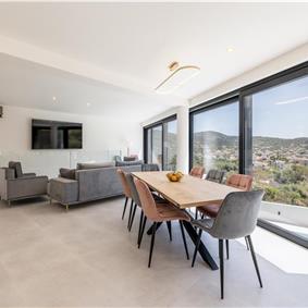 4 bedroom villa with heated pool and sea view in Vinišće, sleeps 8